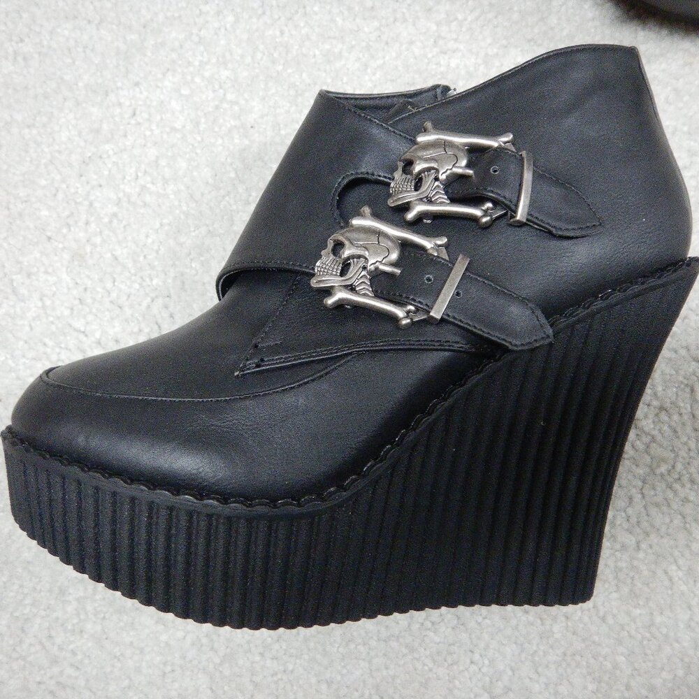 Demonia 304 wedges